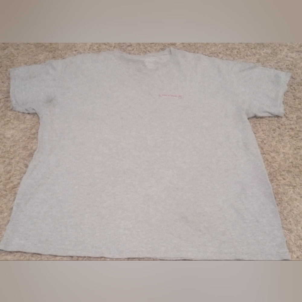 Men's Lincoln Outfitters T-shirt Size XL Color Gray Logo Truck American‎ Car...